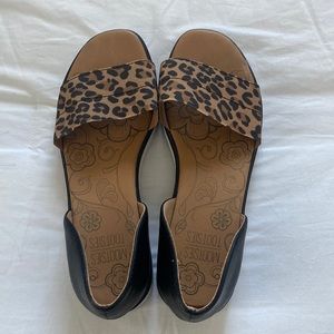 Mootsies Tootsies size 9 Leopard Print Sandals